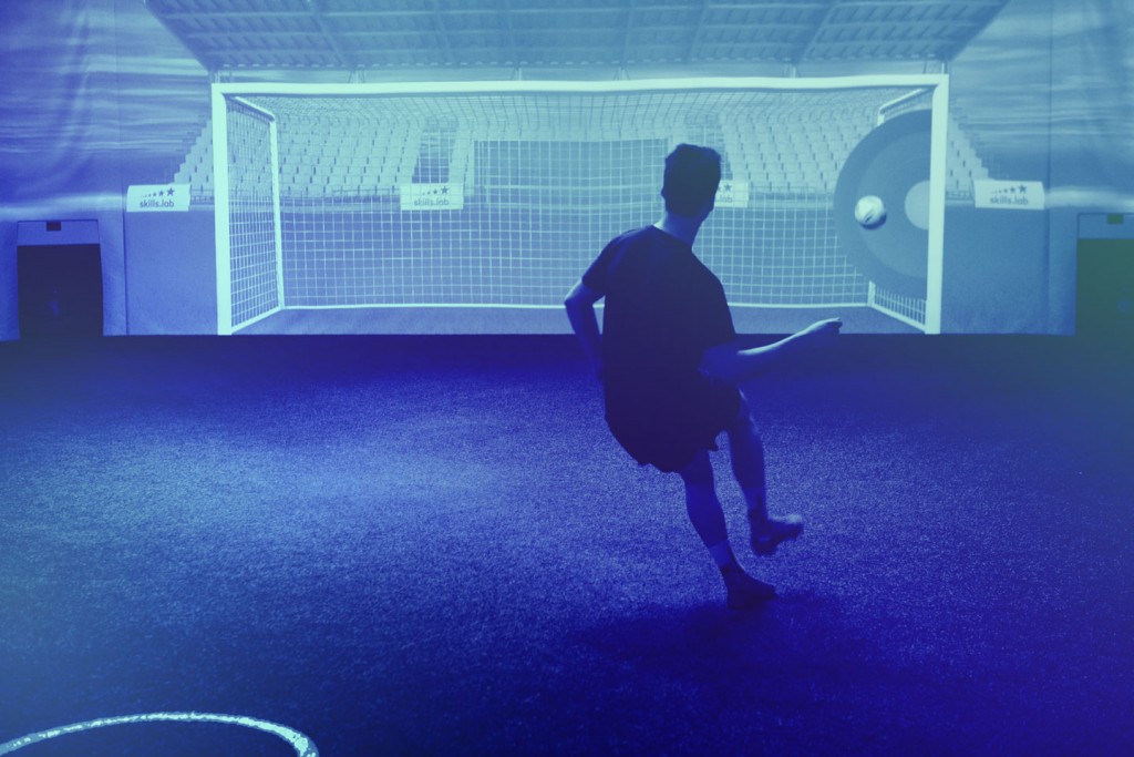Benefits - Image of a player during a finishing exercise in the skills.lab Arena