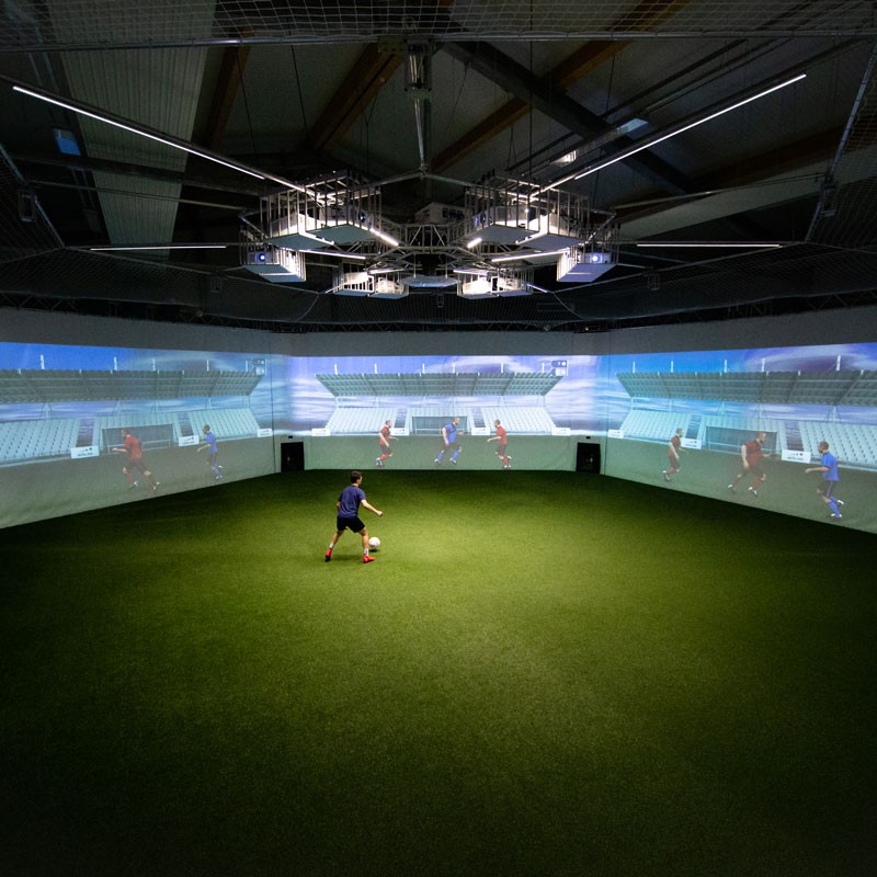 Individual training - Image showing a player during a passing exercise in the skills.lab Arena