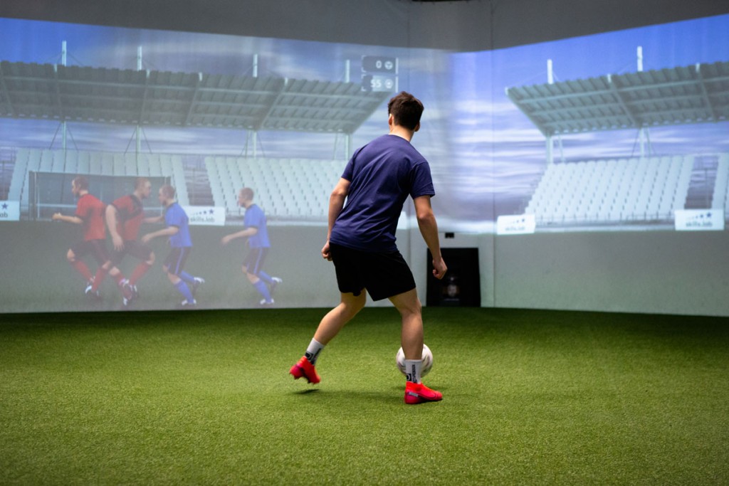 Individual training - Image showing a player during a rehabilitation training in the skills.lab Arena in Wundschuh