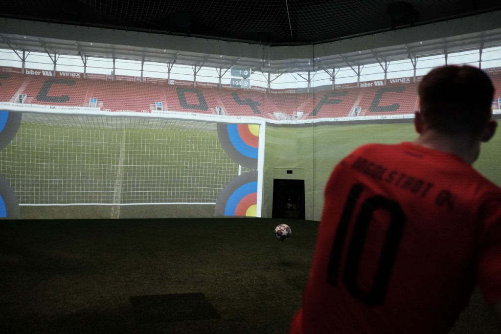 FC Ingolstadt 04 - Image of an adult player during a finishing exercise in the skills.lab Arena