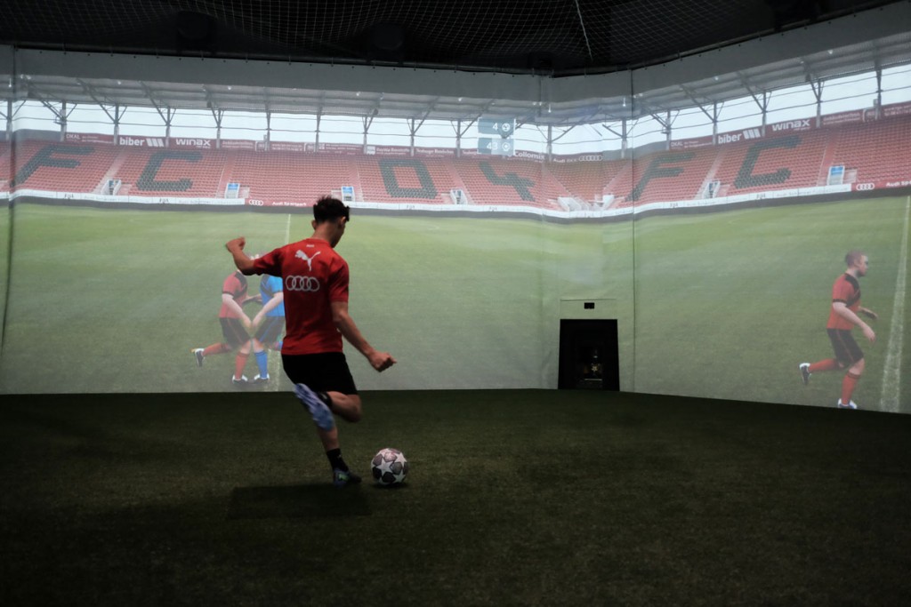 FC Ingolstadt 04 - Image of a youth team player during an overview exercise in the skills.lab Arena