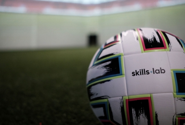 Blog - Fotos eines Fußballs in der skills.lab Arena des FC Ingolstadt