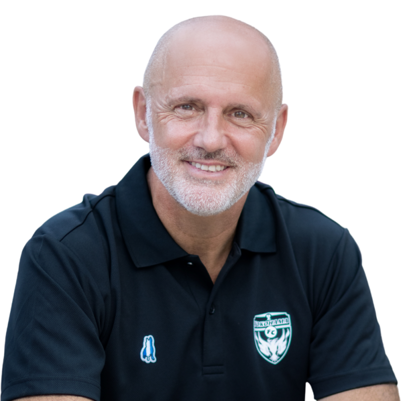 Richard Allen spricht beim Summit über seine Arbeit für die FIFA und die FA.