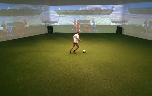 Sturm-Profi Ivan Ljubic bei einer Passübung in der skills.lab Arena