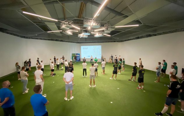 Teilnehmer der Abschlussfeier in der skills.lab Arena