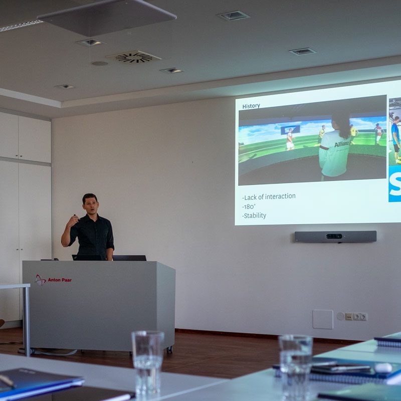 Jan Spielmann, General Manager des TSG ResearchLab, während seines Beitrags im Rahmen des skills.lab Summit