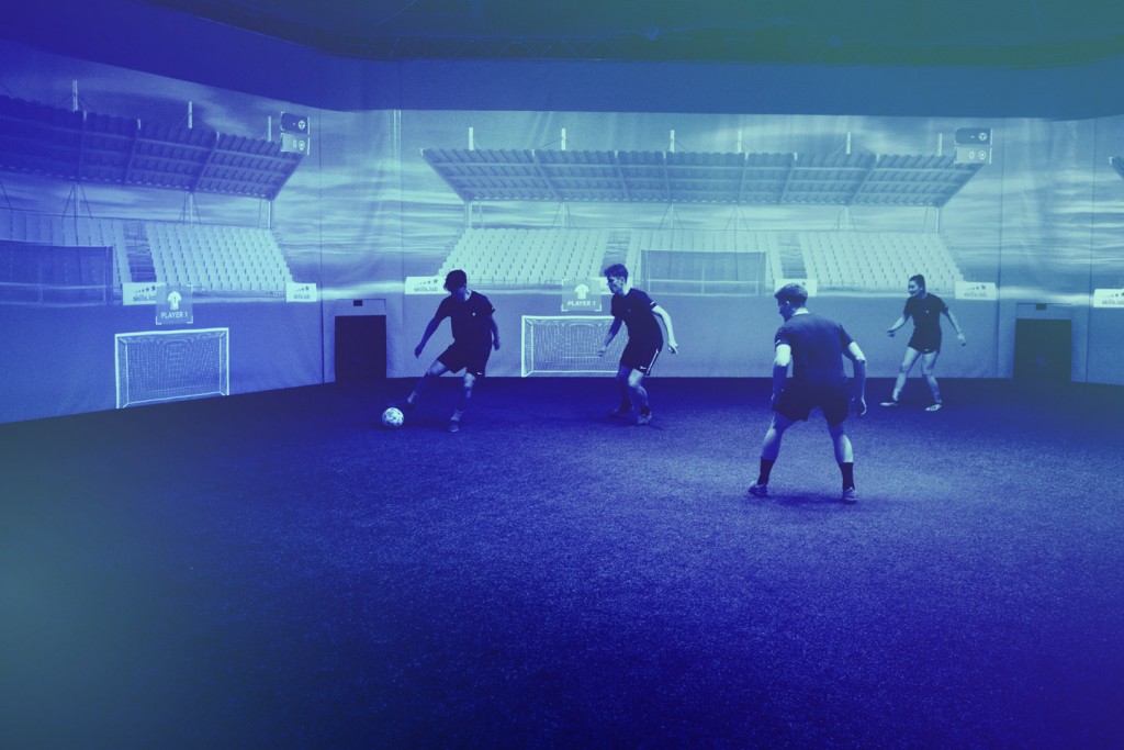 Image showing four players at the skills.lab Arena during an exercise of two-versus-two
